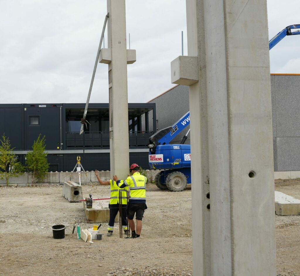 Concrelux – Pose de la 1re colonne