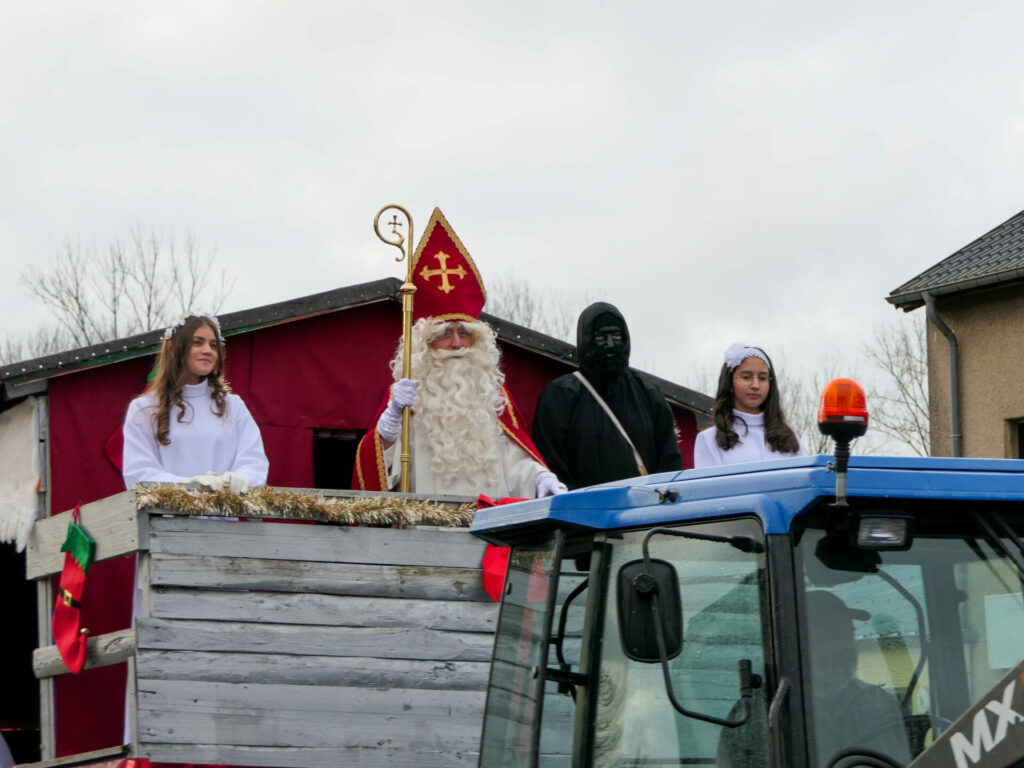 Kleesche, Kleesche, léiwen Zinniklos…
